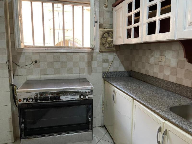 فاخره وجنب الجامعة بالظبط